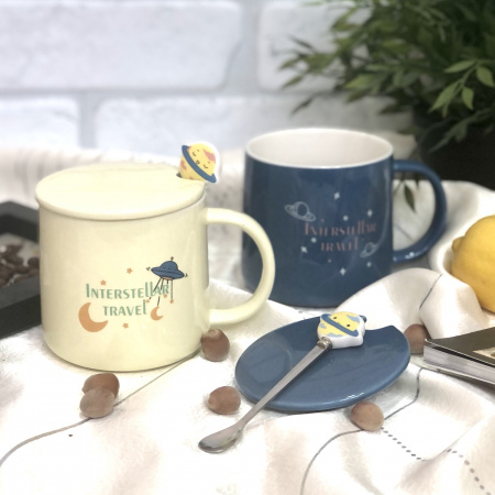 Чашка с крышкой и ложкой 400 мл "Planets" керамика Stenson - 00515 ✅ картинка - Интернет-магазин ✅ Fortuna-opt.com.ua. ✅ Чашка с крышкой и ложкой 400 мл "Planets" керамика Stenson - 00515 ✅ базовая цена $4.83 ✔ Опт ✔ Скидки ✔ Заходите! - Интернет-магазин ✅ Фортуна-опт ✅